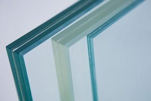 مزایای استفاده از شیشه لمینت : شیشه لمینت یک انتخاب بسیار مناسب برای ساختمان می باشد. در زیر به برخی از مزایای استفاده از شیشه لمینت اشاره شده است.