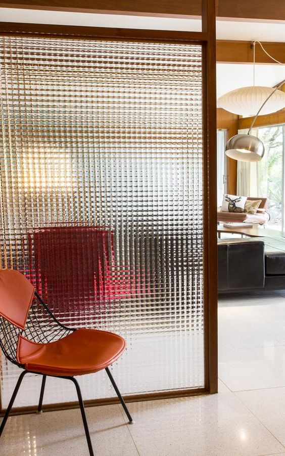 طراحی پارتیشن مدرن شیشه مات برای اتاق نشیمن و سالن غذاخوری